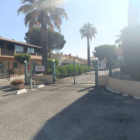Belle Maison Mitoyenne De Standing Frejus Bagian luar foto
