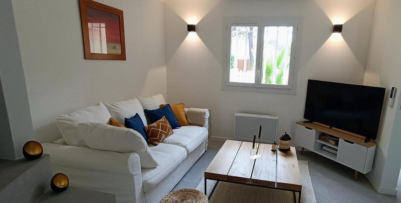 Belle Maison Mitoyenne De Standing Frejus Bagian luar foto