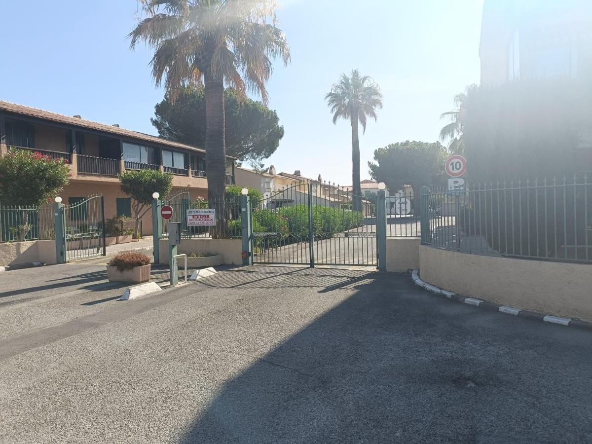 Belle Maison Mitoyenne De Standing Frejus Bagian luar foto